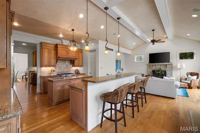 511 S Warson Road, Ladue, MO 63124