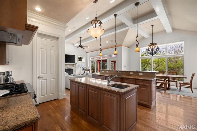 511 S Warson Road, Ladue, MO 63124