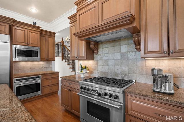 511 S Warson Road, Ladue, MO 63124