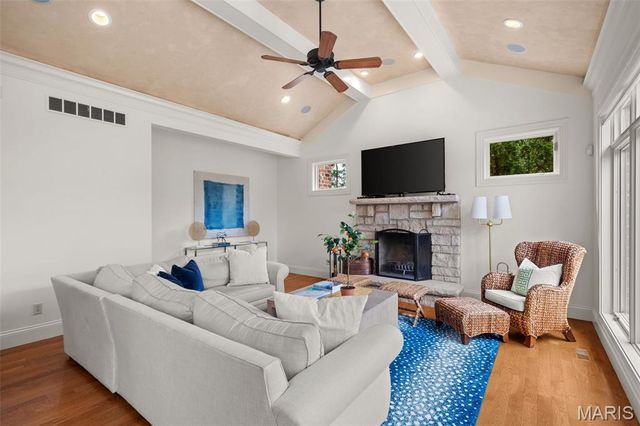 511 S Warson Road, Ladue, MO 63124