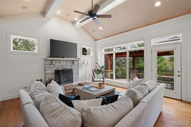 511 S Warson Road, Ladue, MO 63124