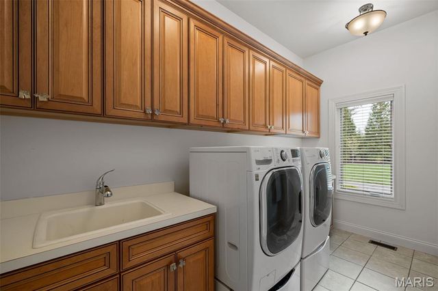 511 S Warson Road, Ladue, MO 63124