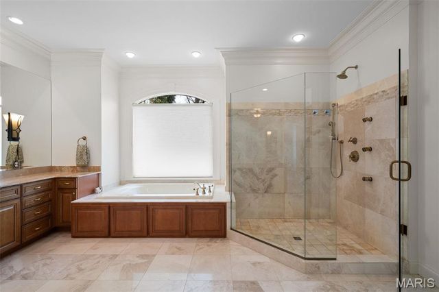 511 S Warson Road, Ladue, MO 63124