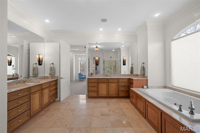 511 S Warson Road, Ladue, MO 63124