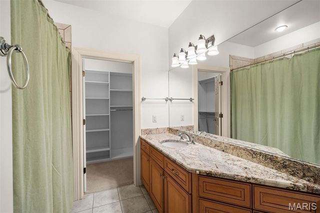 511 S Warson Road, Ladue, MO 63124