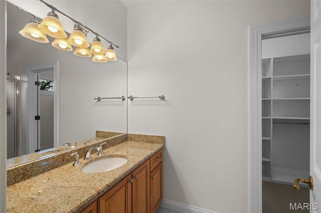 511 S Warson Road, Ladue, MO 63124