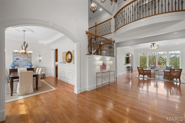 511 S Warson Road, Ladue, MO 63124
