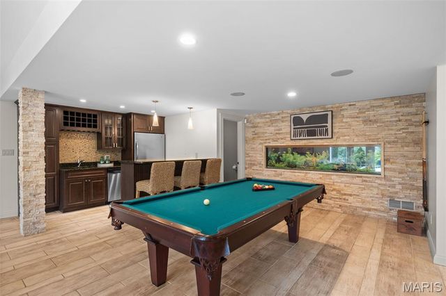 511 S Warson Road, Ladue, MO 63124