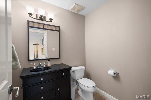 511 S Warson Road, Ladue, MO 63124