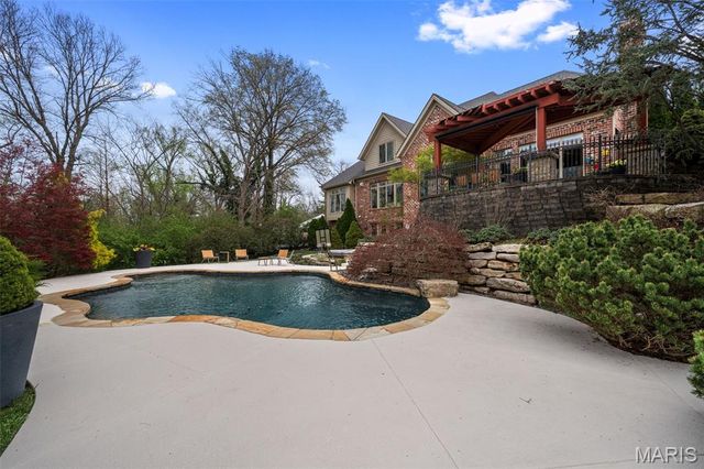 511 S Warson Road, Ladue, MO 63124