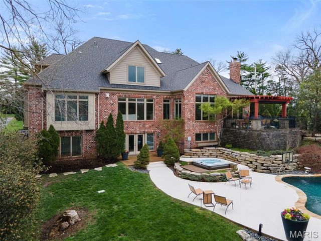 511 S Warson Road, Ladue, MO 63124