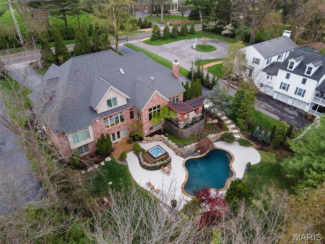 511 S Warson Road, Ladue, MO 63124