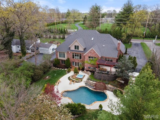 511 S Warson Road, Ladue, MO 63124