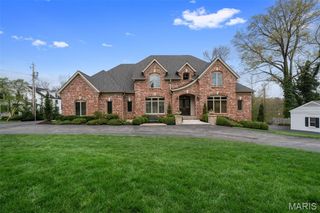 511 S Warson Road, Ladue, MO 63124