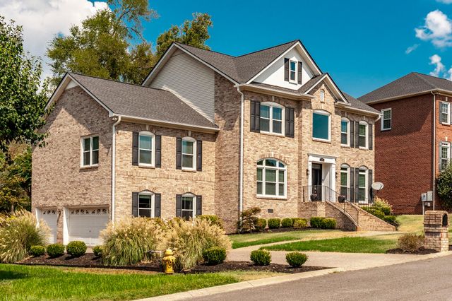 102 Fairlake Ct, Hendersonville, TN 37075