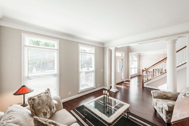 102 Fairlake Ct, Hendersonville, TN 37075