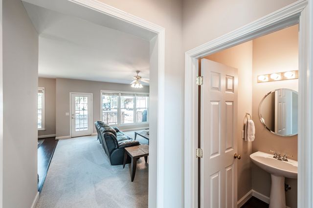 102 Fairlake Ct, Hendersonville, TN 37075