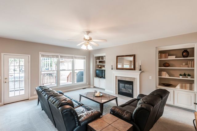 102 Fairlake Ct, Hendersonville, TN 37075