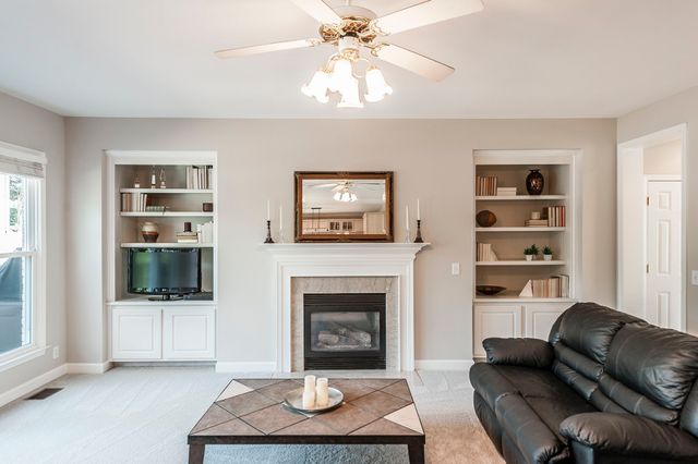 102 Fairlake Ct, Hendersonville, TN 37075
