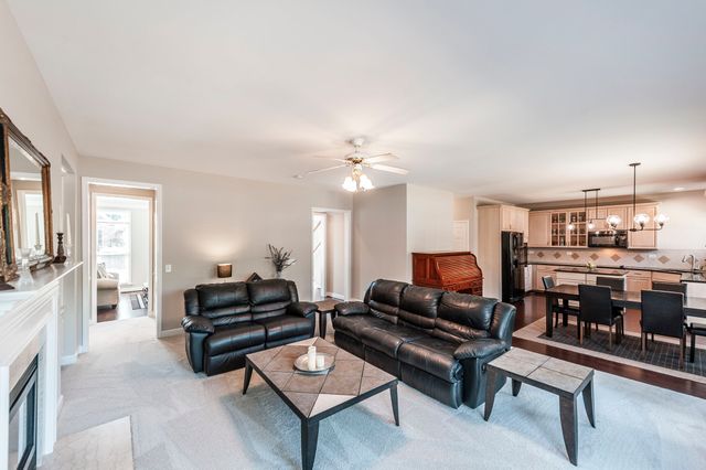 102 Fairlake Ct, Hendersonville, TN 37075
