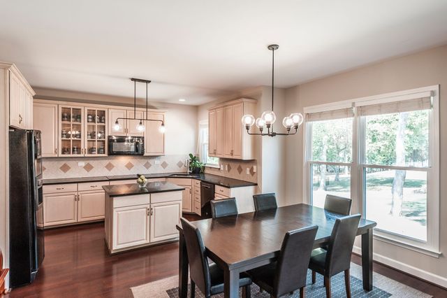 102 Fairlake Ct, Hendersonville, TN 37075