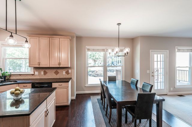 102 Fairlake Ct, Hendersonville, TN 37075