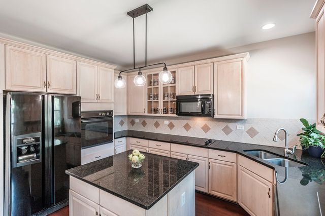 102 Fairlake Ct, Hendersonville, TN 37075
