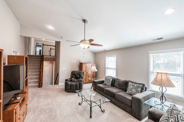 102 Fairlake Ct, Hendersonville, TN 37075