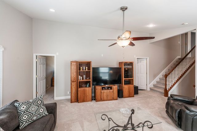 102 Fairlake Ct, Hendersonville, TN 37075