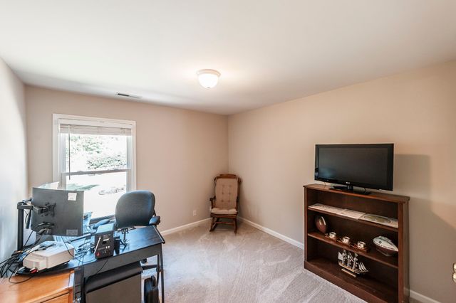 102 Fairlake Ct, Hendersonville, TN 37075
