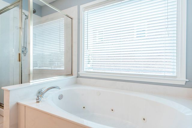 102 Fairlake Ct, Hendersonville, TN 37075