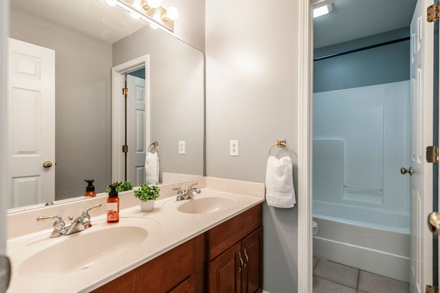 102 Fairlake Ct, Hendersonville, TN 37075