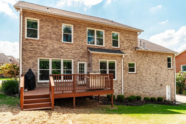102 Fairlake Ct, Hendersonville, TN 37075