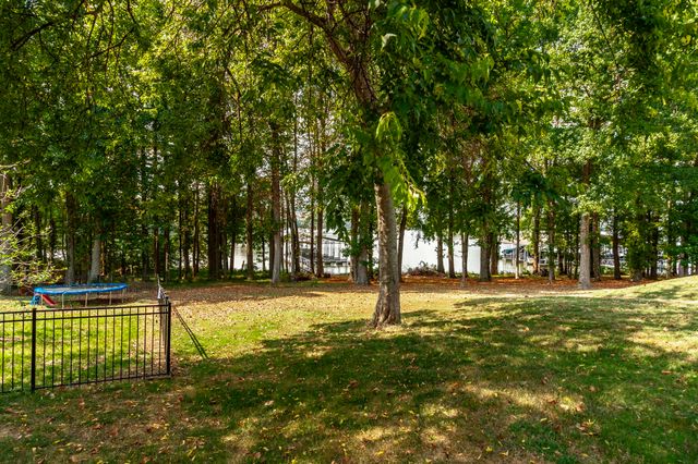 102 Fairlake Ct, Hendersonville, TN 37075