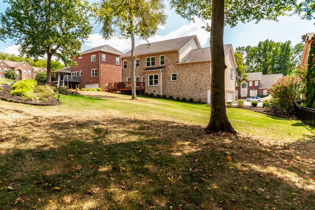 102 Fairlake Ct, Hendersonville, TN 37075