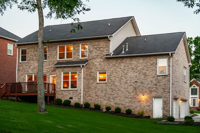 102 Fairlake Ct, Hendersonville, TN 37075