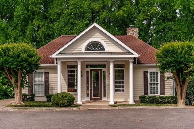 102 Fairlake Ct, Hendersonville, TN 37075