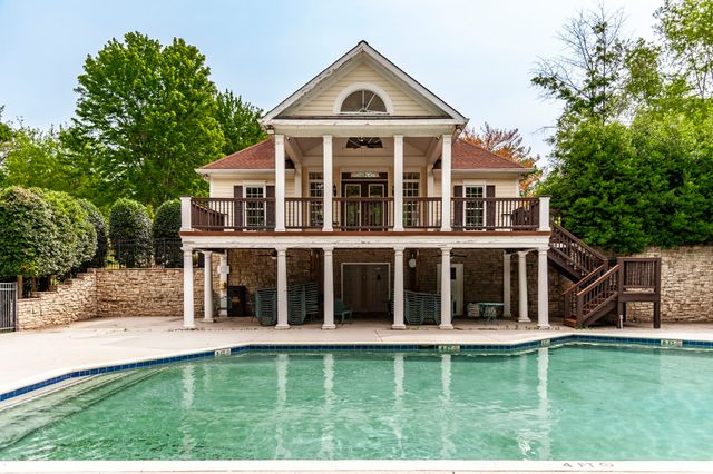 102 Fairlake Ct, Hendersonville, TN 37075