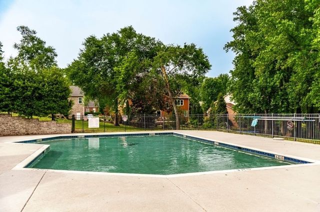 102 Fairlake Ct, Hendersonville, TN 37075