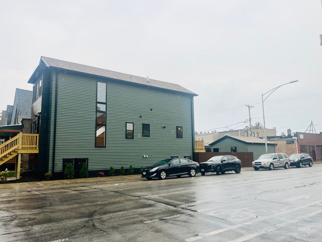 956 N Saint Louis Avenue, Chicago, IL 60651