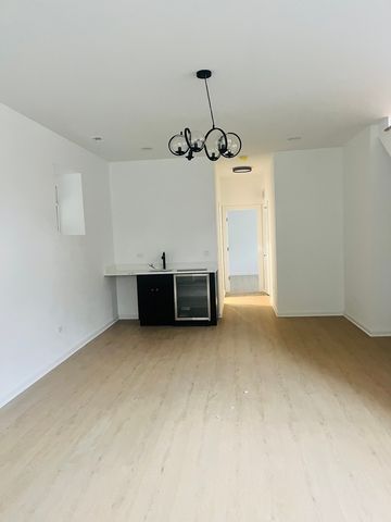 956 N Saint Louis Avenue, Chicago, IL 60651