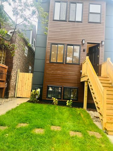 956 N Saint Louis Avenue, Chicago, IL 60651