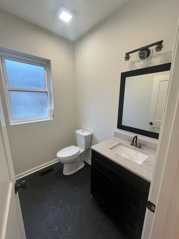 956 N Saint Louis Avenue, Chicago, IL 60651