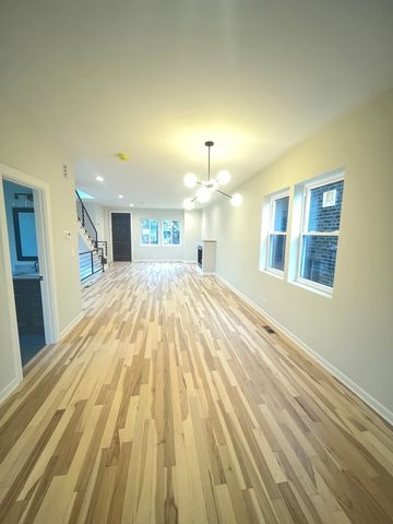 956 N Saint Louis Avenue, Chicago, IL 60651