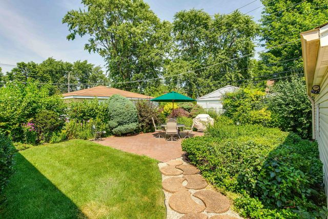 7845 N Nora Avenue, Niles, IL 60714