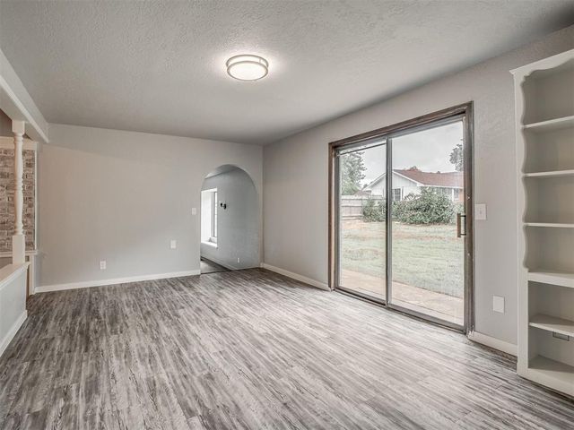 1406 E Bradley Street, Shawnee, OK 74804