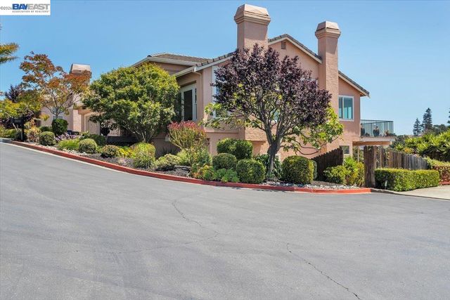 2433 Fox Ridge Dr, Castro Valley, CA 94546