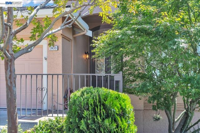2433 Fox Ridge Dr, Castro Valley, CA 94546
