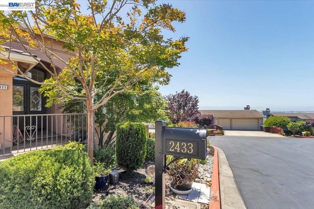 2433 Fox Ridge Dr, Castro Valley, CA 94546