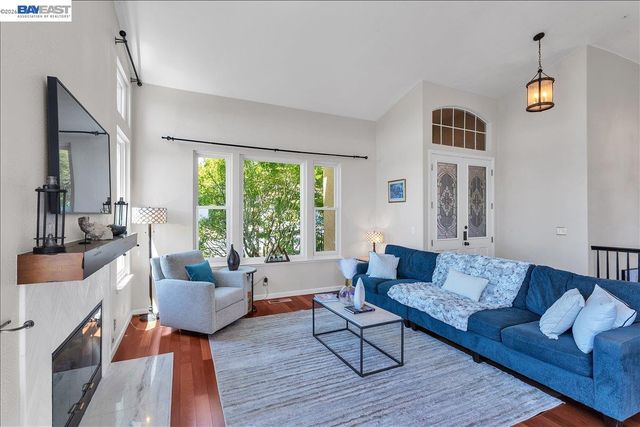 2433 Fox Ridge Dr, Castro Valley, CA 94546